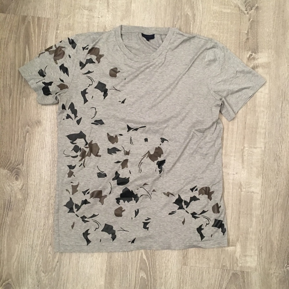 Designer Lanvin Tee M/L. Grey w design. EUC
